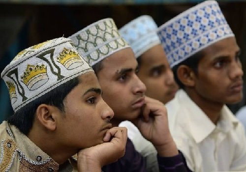 खुद के भविष्य पर विचार करें भारत के मुस्लिम युवा