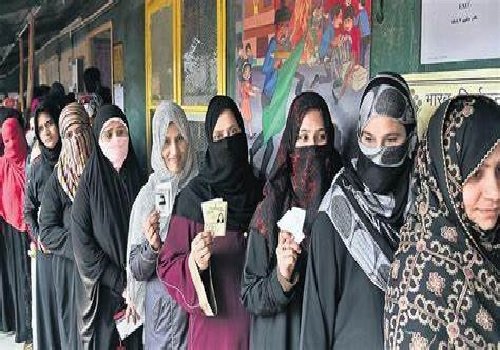 مسلم خواتین کو جدید ہندوستان کی تعمیر میں اپنا کردار یقینی بنانے کے لئے ووٹنگ کی طاقت کا استعمال کرنا چاہئے۔