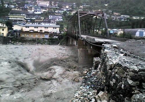हिमाचल और उत्तराखंड में “विकास” योजनाओं से हो रहा विनाश