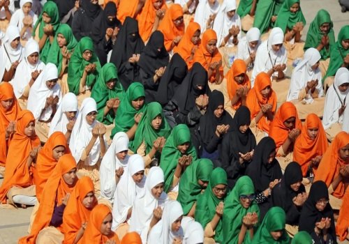 اکثریتی ہندو ہندوستانی مسلم معاشرے کی پیچیدگی کو سمجھنے کی کوشش کریں