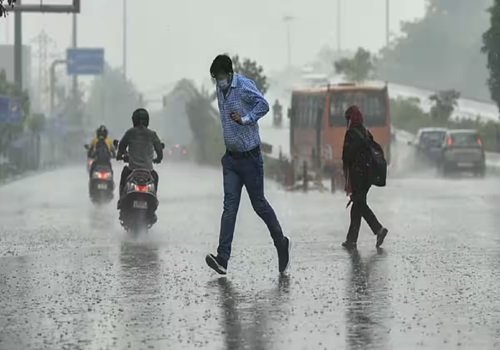 जानिए देश के मौसम का मिजाज/दिल्ली और आसपा में बारिश, पश्चिमी उत्तर प्रदेश में सूखी गर्मी तो बिहार-झारखंड में झमाझम पानी