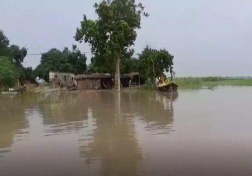केरल के विभिन्न हिस्सों में बारिश, गुजरात और बंगाल की खाड़ी पर चक्रवातीय विक्षोभ, असम में बाढ़ की स्थिति यथावत, 99 व्यक्तियों की मौत