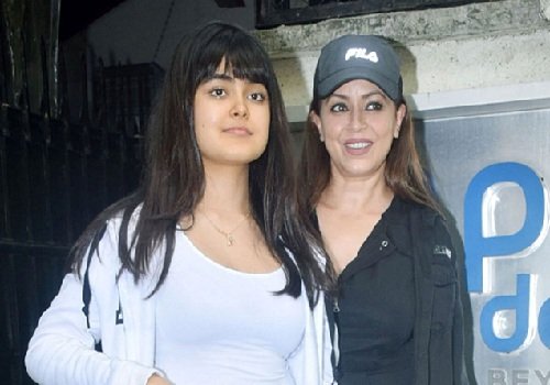 मनोरंजन उद्योग/ बॉलीवुड में डेब्‍यू की तैयारियों में जुटी हैं अरियाना