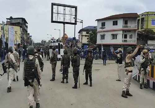 मणिपुर : नहीं रुक रही हिंसा, अब भी अविश्वास का माहौल