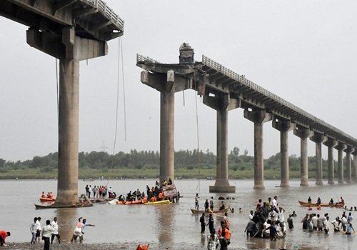 क्षतिग्रस्थ विक्रमशिला सेतु के लिए केवल वर्तमान सरकारें ही दोषी है क्या?
