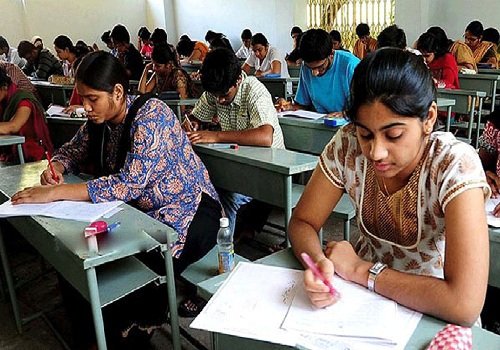 अब तक 89 परीक्षाओं के पेपर हुए लीक लेकिन सरकार को इसकी कोई चिंता नहीं