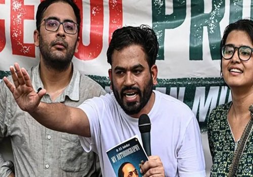 अभिजीत दीपके : सत्ता के खिलाफ उठ रहे आक्रोश के प्रतीक या फिर राजनीतिक सेफ्टी वाल्व?